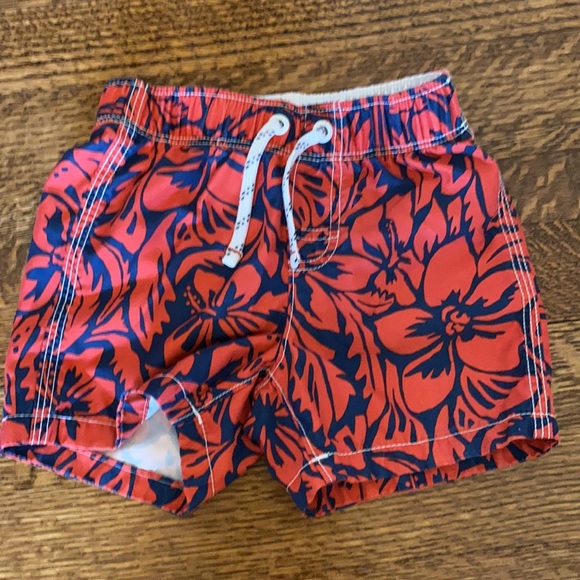 GAP rash guard and swim trunks - Picture 4 of 7